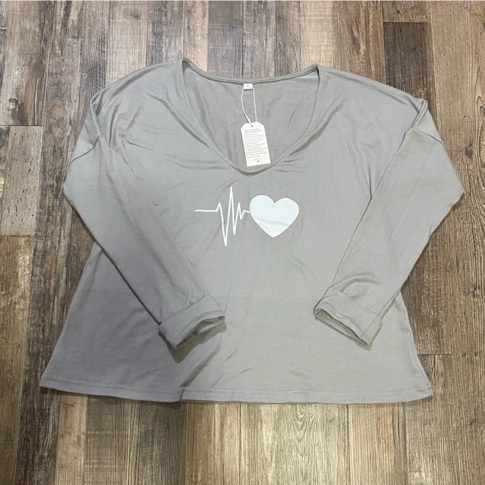 NWT sweater with heartbeat decal Large